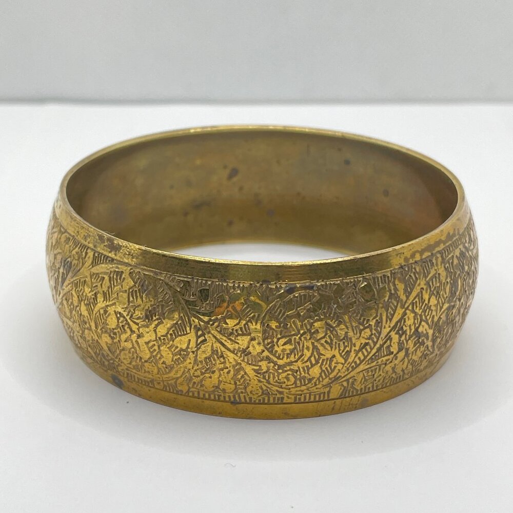 Vintage Unbranded Ornate Leaf Engraved Brass‎ Bangle | Boho Maximalist